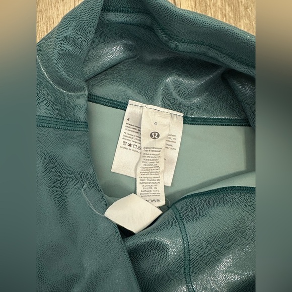 Lululemon Wunder Train High-RiseTight 25" Foil
Gradient Forest_Storm Teal size 4 - Picture 3 of 8